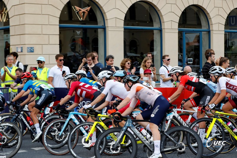 European Championships Munich 2022 - 2022 UEC Road Elite European Championships - Women's Road Race - 21/08/2022 - Peloton - photo Ivan Benedetto/UEC/SprintCyclingAgency?2022